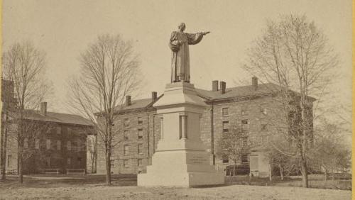 主教布朗内尔雕像在旧校园(全球十大网赌正规平台，康涅狄格州哈特福德).)